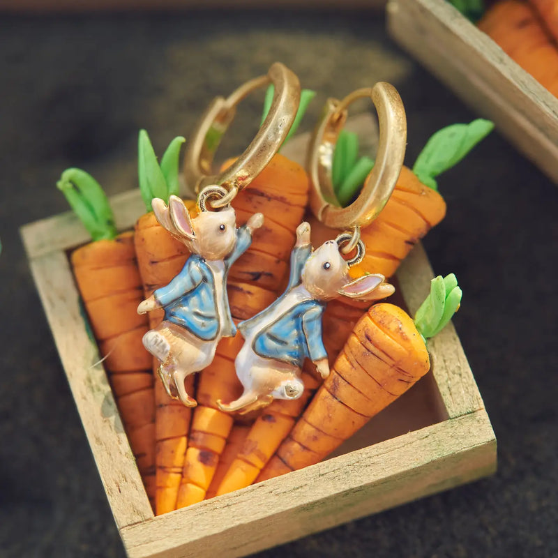 Boucles d’oreilles Fable England – Peter Rabbit en émail peint à la main