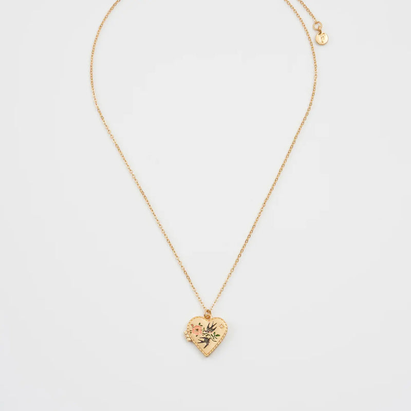 Collier Fable England – Médaillon Cœur fleuri et hirondelles en plaqué or