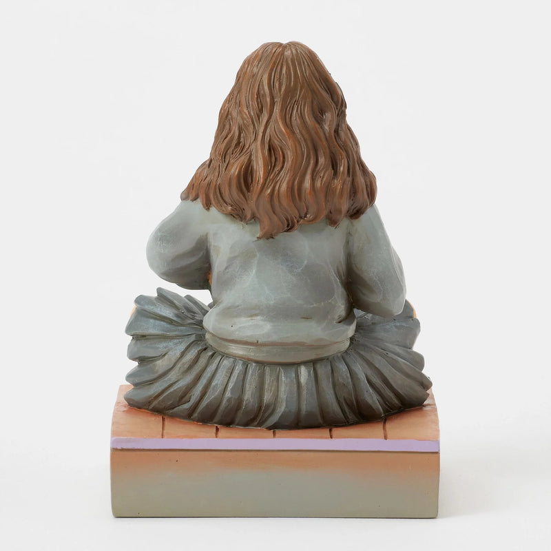 Figurine Harry Potter by Jim Shore – Hermione Granger assise avec ses livres
