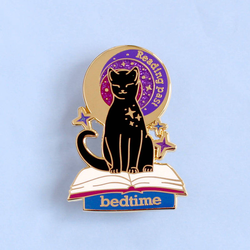Pin’s Chat noir "Lecture après le coucher" - Collection Book Cat