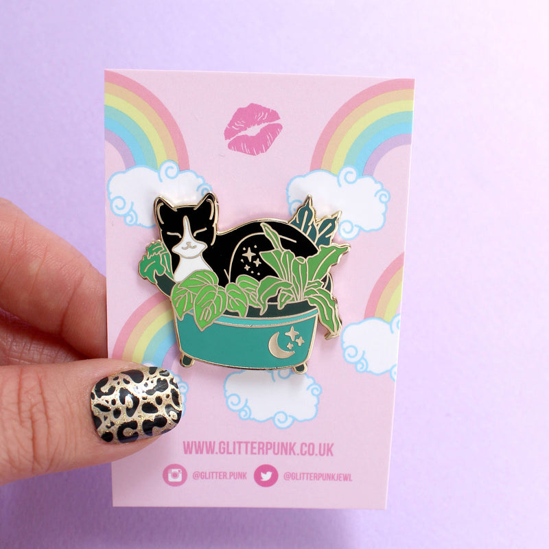 Pin’s Chat Noir dans un pot de Plantes