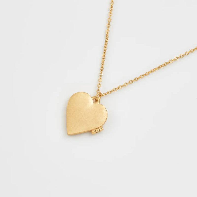 Collier Fable England – Médaillon Cœur fleuri et hirondelles en plaqué or