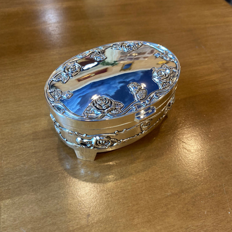 Boîte en métal style Belle et la Bête – Roses sculptées