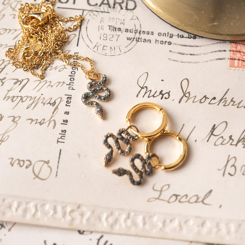 Boucles d’oreilles Fable England – Serpent céleste émaillé en plaqué or
