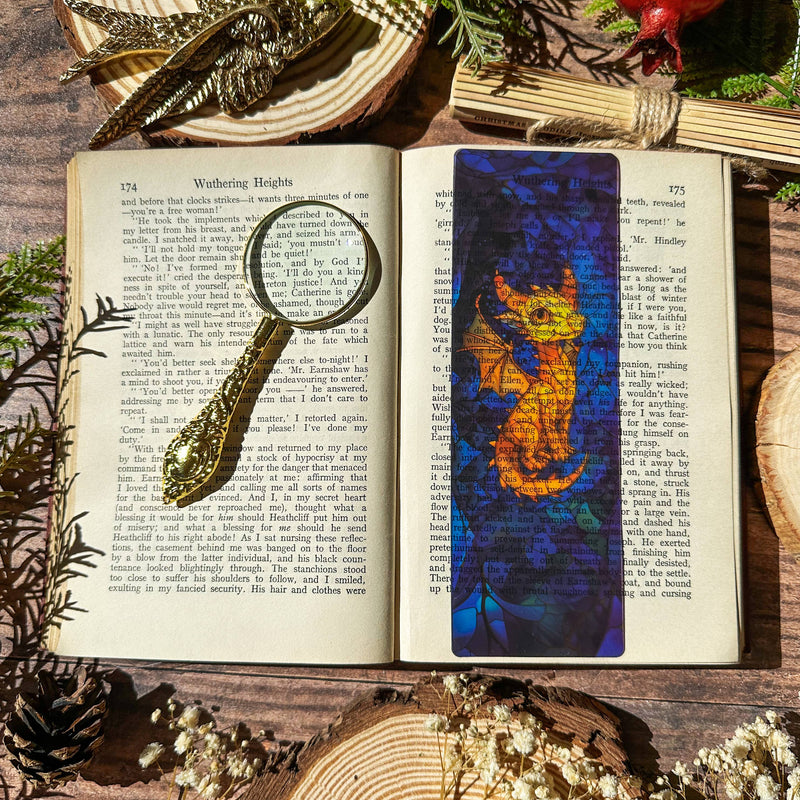 Marque-page vitrail – Petit dragon doré – Collection Sonnet & Fable
