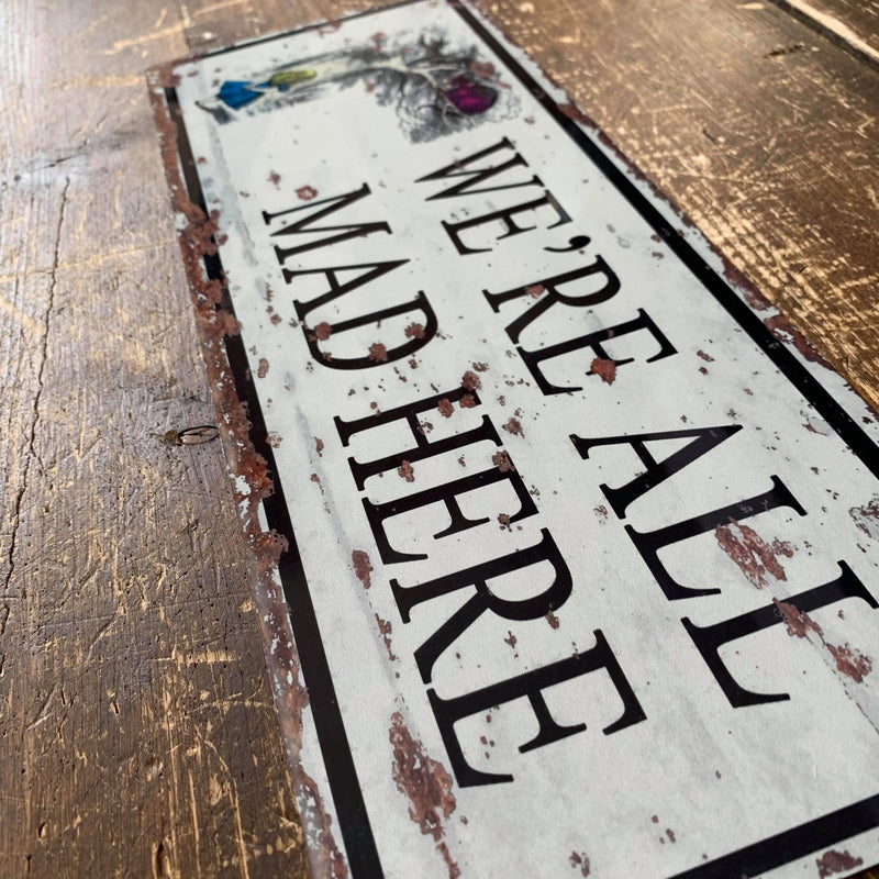 Plaque métal Alice au Pays des Merveilles – “We’re All Mad Here” – 2 formats