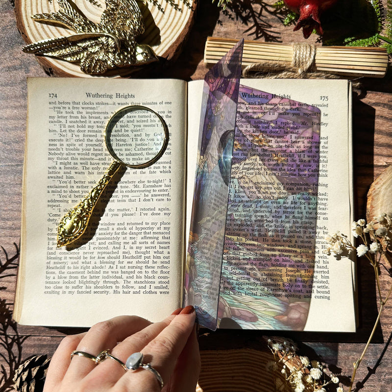 Marque-page vitrail – Montagne sous les étoiles – Collection Sonnet & Fable