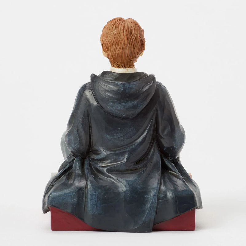 Figurine Ron Weasley assis avec Croutard – Collection Jim Shore