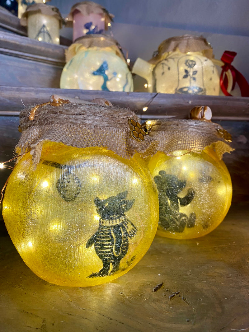 Lanterne artisanale en verre – Inspirée de Winnie et son pot de miel