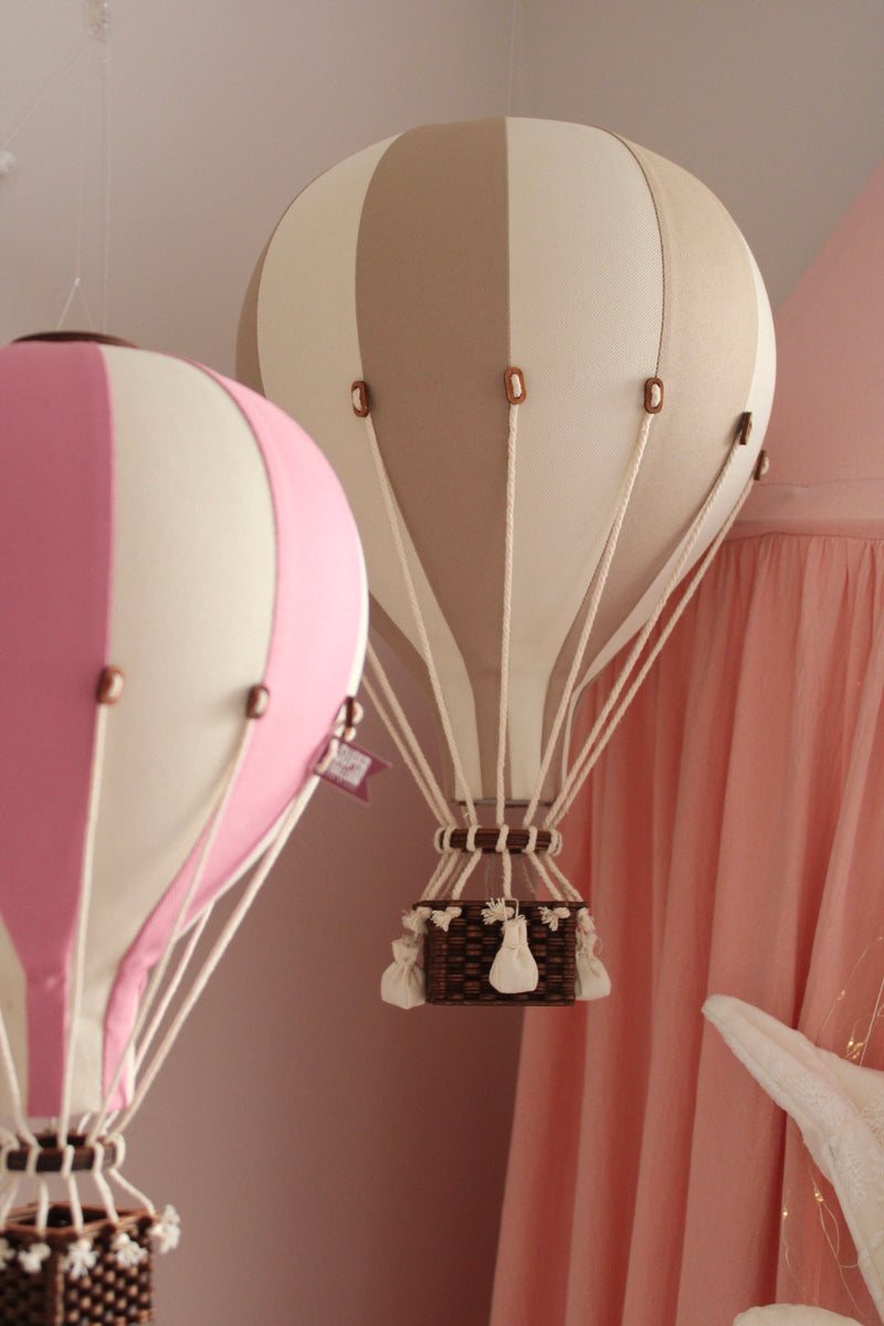 Montgolfières en tissu décoratives suspendues au plafond