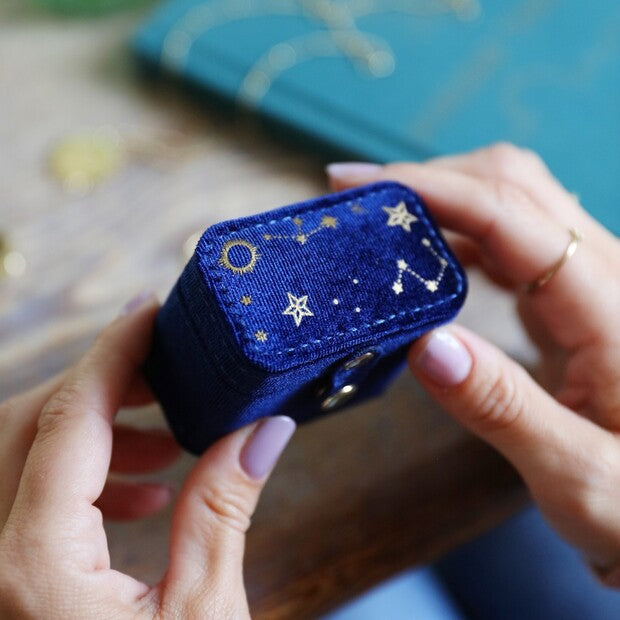 Boîte à bagues en velours bleu nuit – Constellations dorées