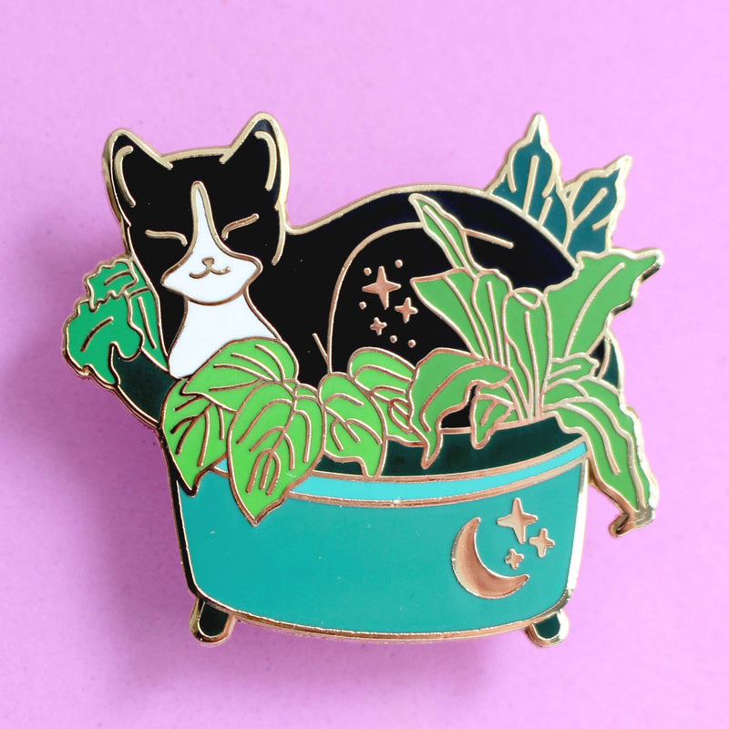 Pin’s Chat Noir dans un pot de Plantes