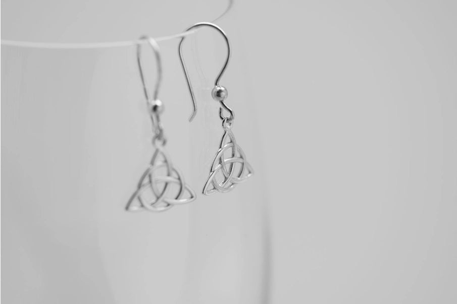 Boucles d’Oreilles Triquetra en Argent 925 Rhodié