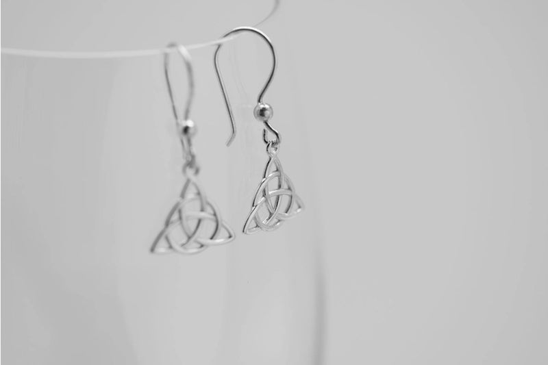 Boucles d’Oreilles Triquetra en Argent 925 Rhodié