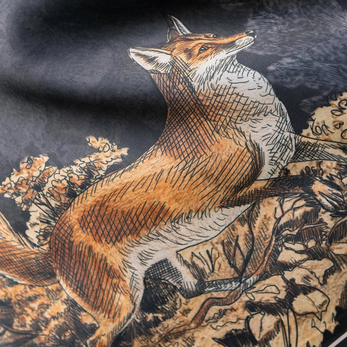 Foulard Fable England – Forêt nocturne avec renard et cerf
