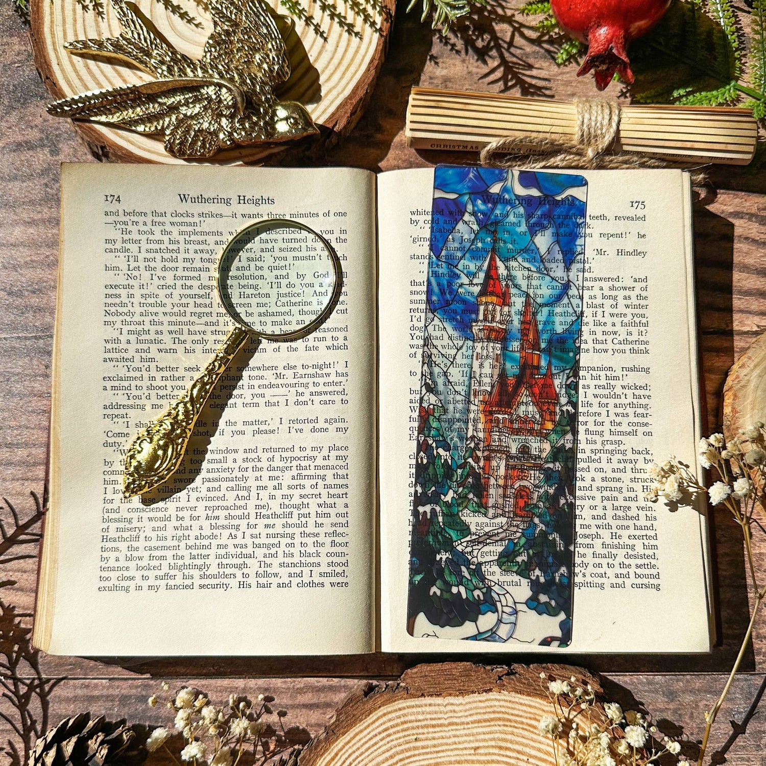 Marque-page vitrail – Château dans un paysage enneigé - Collection Sonnet & Fable