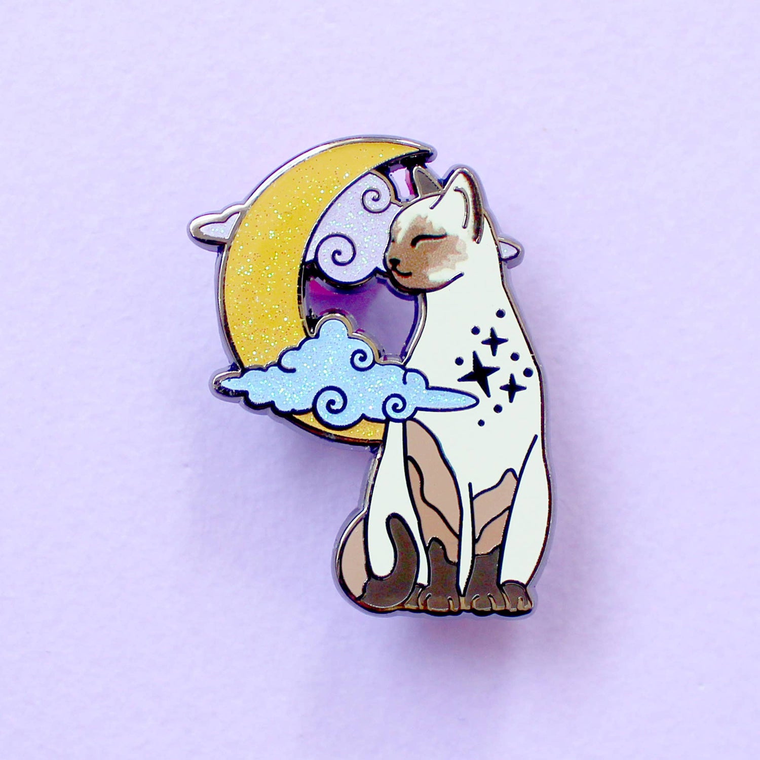 Pin’s Chat Siamois devant Lune Scintillante