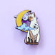 Pin’s Chat Siamois devant Lune Scintillante