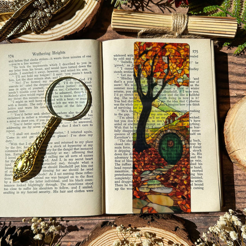 Marque-page vitrail – Maison sous l’arbre en automne - Collection Sonnet & Fable