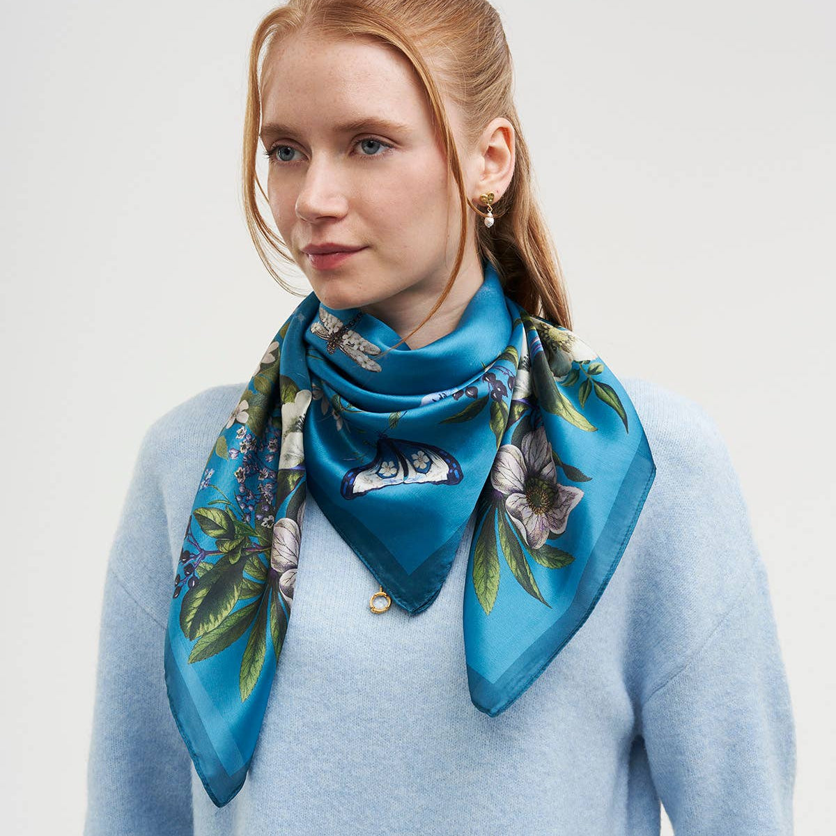 Foulard carré Midnight Garden – Papillons, fleurs et lune – Fable England