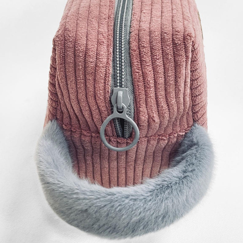 Trousse Bambi – Tissu côtelé rose & poignée fourrure grise