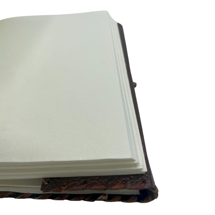 Grimoire “Book of Shadows” – Carnet en cuir embossé