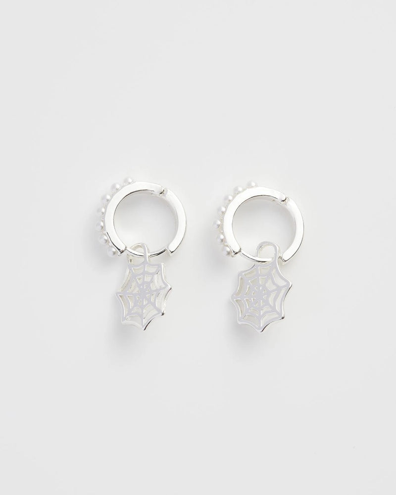 Boucles d’oreilles Fable England – Créoles plaqué argent et pendentif toile d’araignée