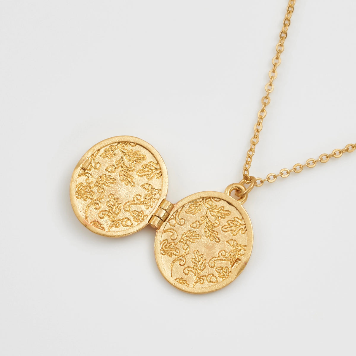 Collier Fable England – Médaillon Lapin fleuri en plaqué or