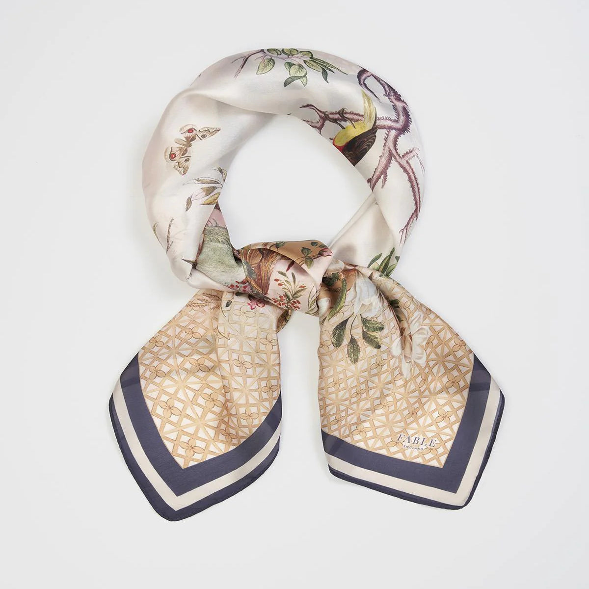 Foulard Fable England – Motifs du Pays des Merveilles de Alice