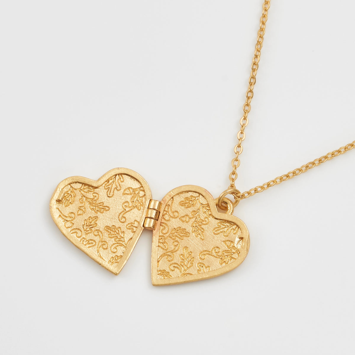 Collier Fable England – Médaillon Cœur fleuri et hirondelles en plaqué or