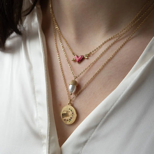 Collier Fable England – Médaillon Lapin fleuri en plaqué or
