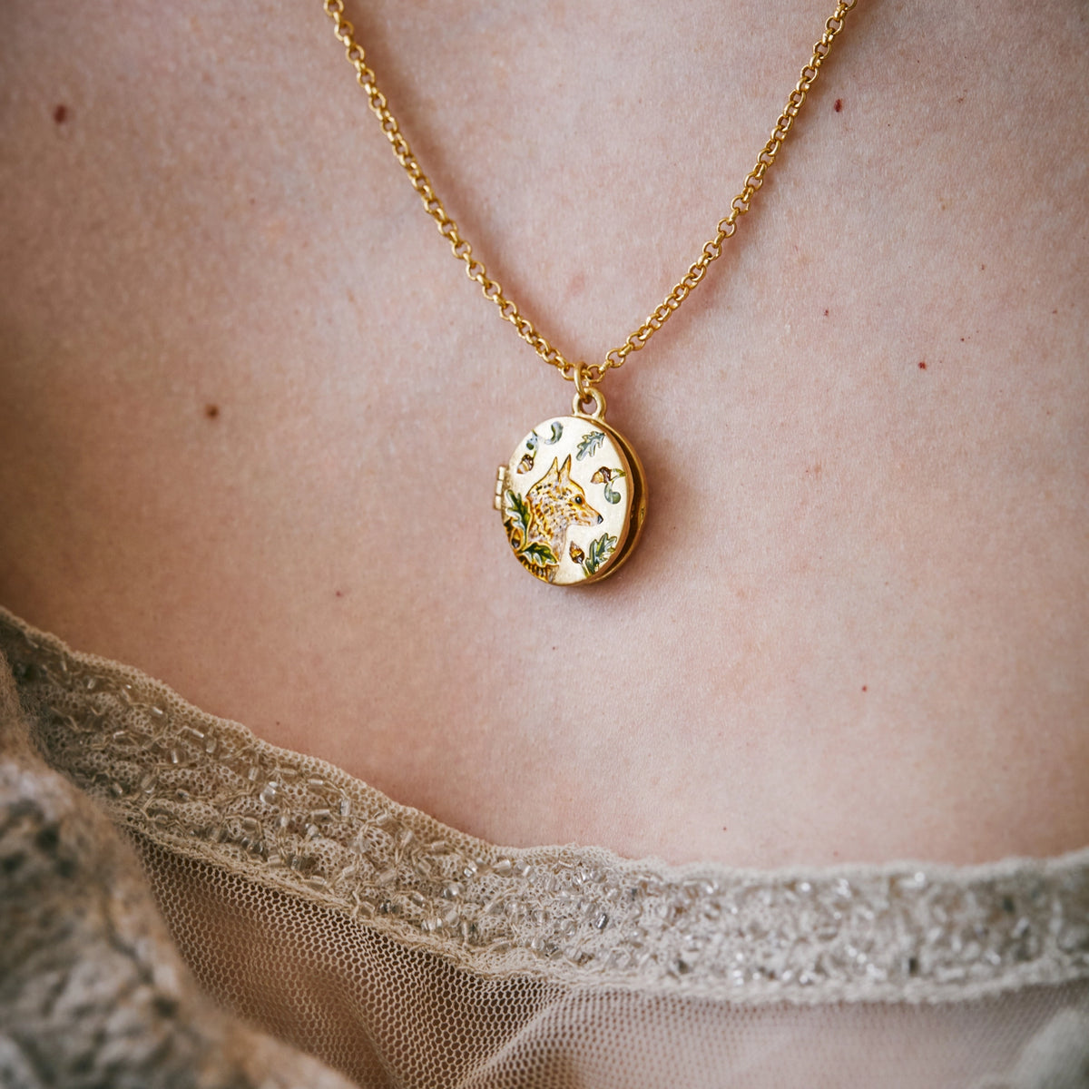 Collier Fable England – Médaillon Renard et Feuillage en plaqué or