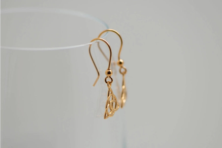 Boucles d’Oreilles Triquetra Plaqué Or