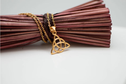 Collier Triquetra plaqué or – Symbole celtique