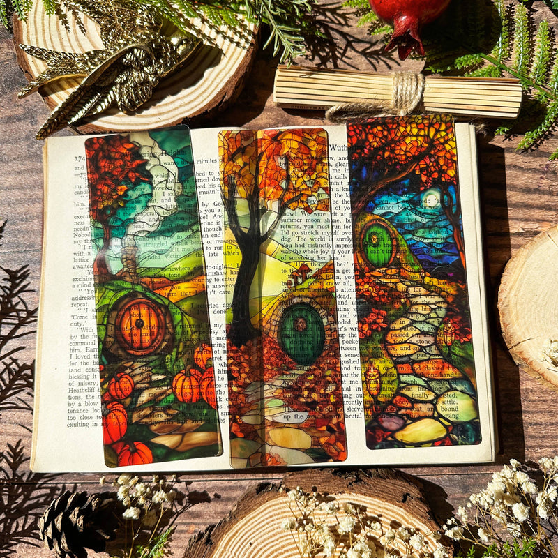 Marque-page vitrail – Maison ronde et citrouilles – Collection Sonnet & Fable