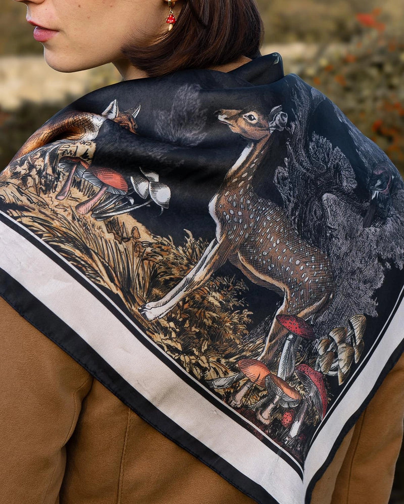 Foulard Fable England – Forêt nocturne avec renard et cerf