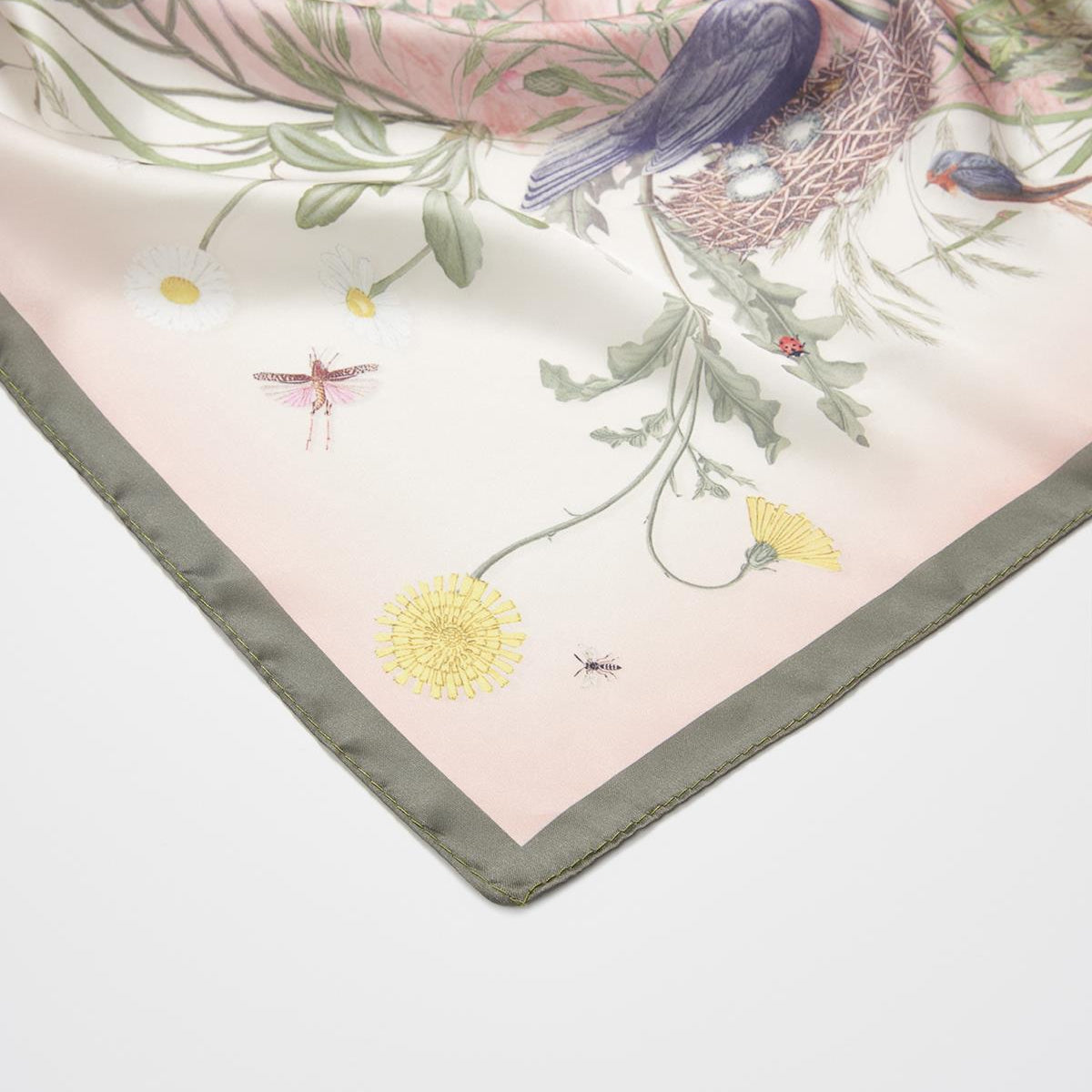 Foulard carré Bunny Fable England – Motif lapin et fleurs