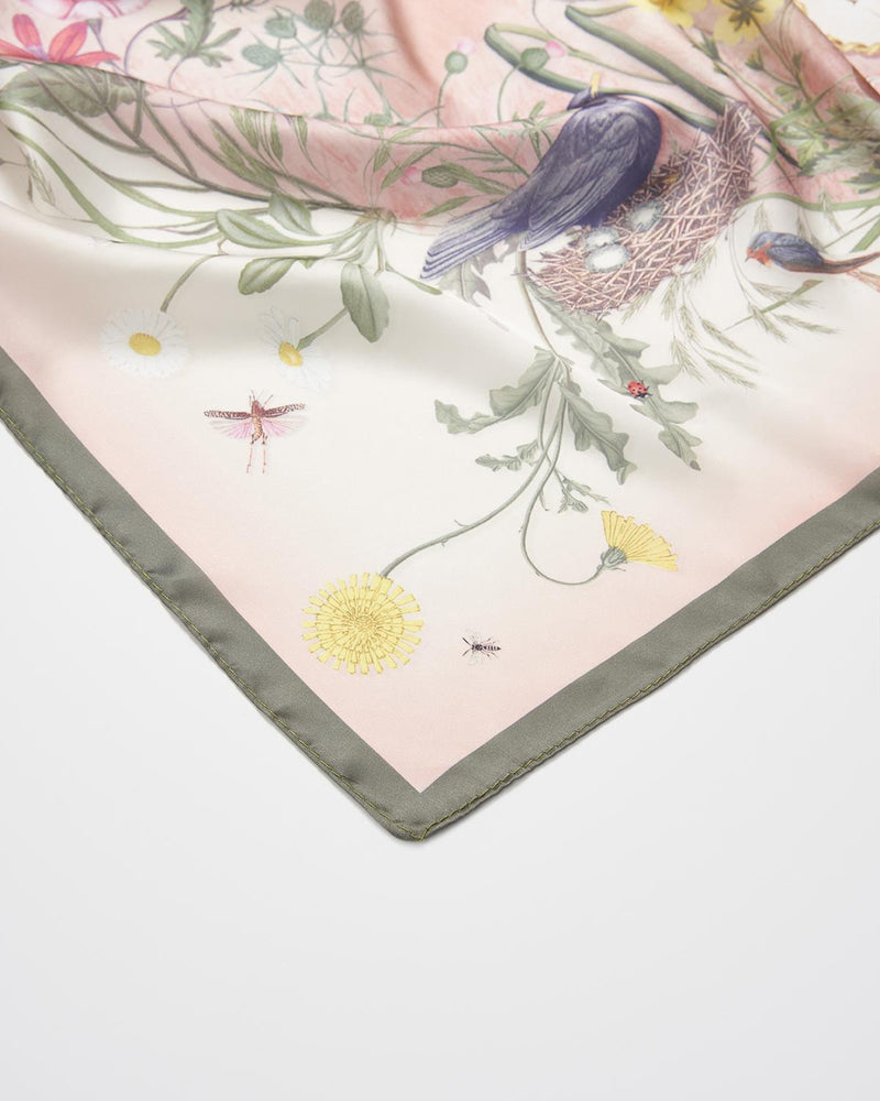 Foulard carré Bunny Fable England – Motif lapin et fleurs