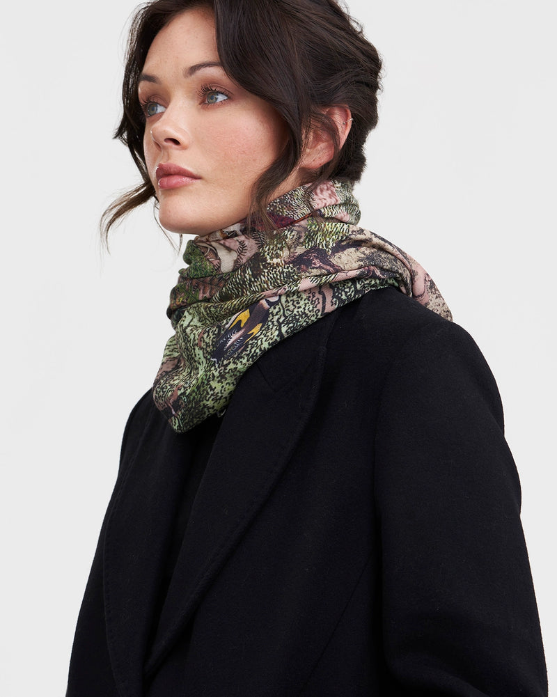 Écharpe Woodland Tales – Renard, Cerf & Forêt Enchantée – Fable England