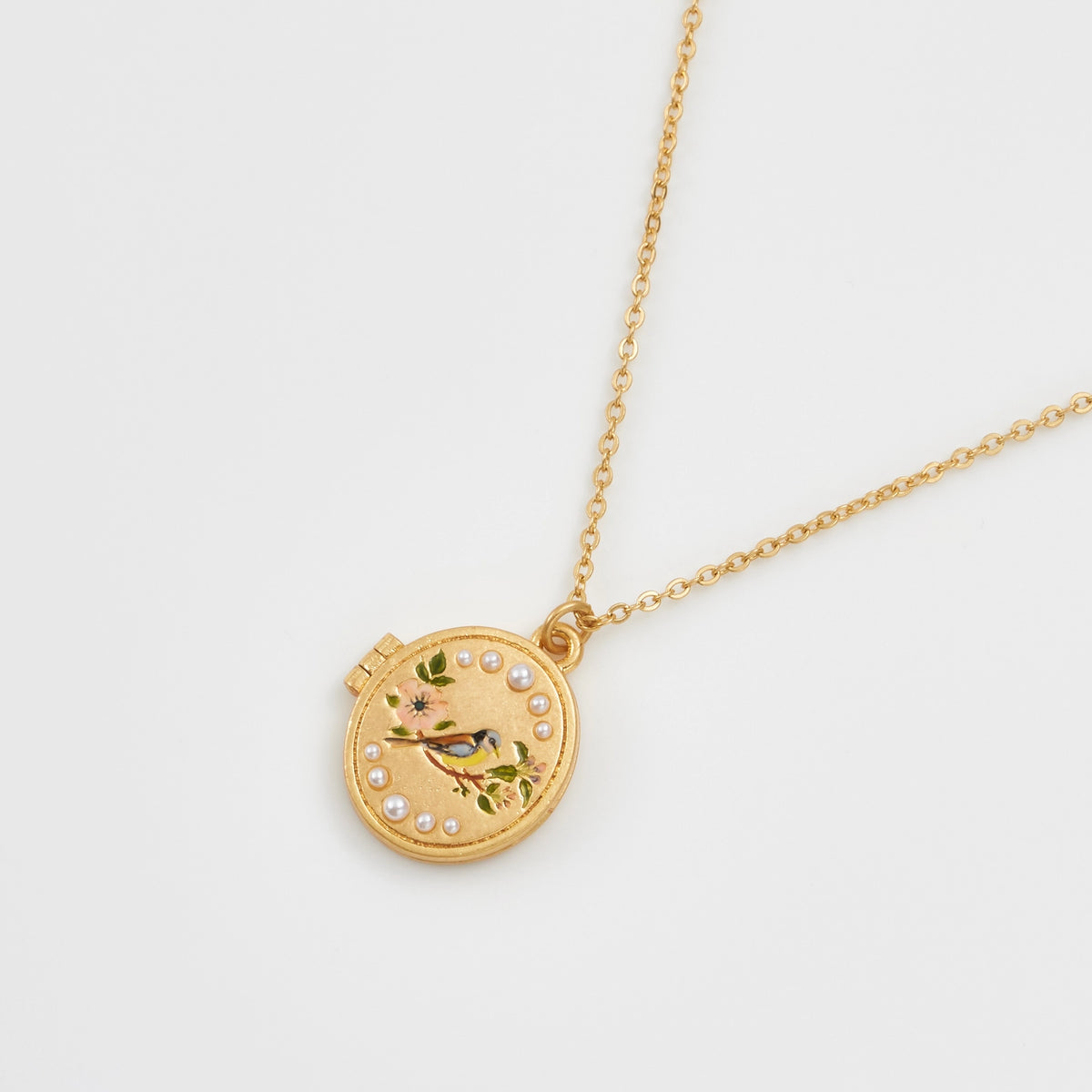 Collier Fable England – Médaillon Oiseau perlé en plaqué or