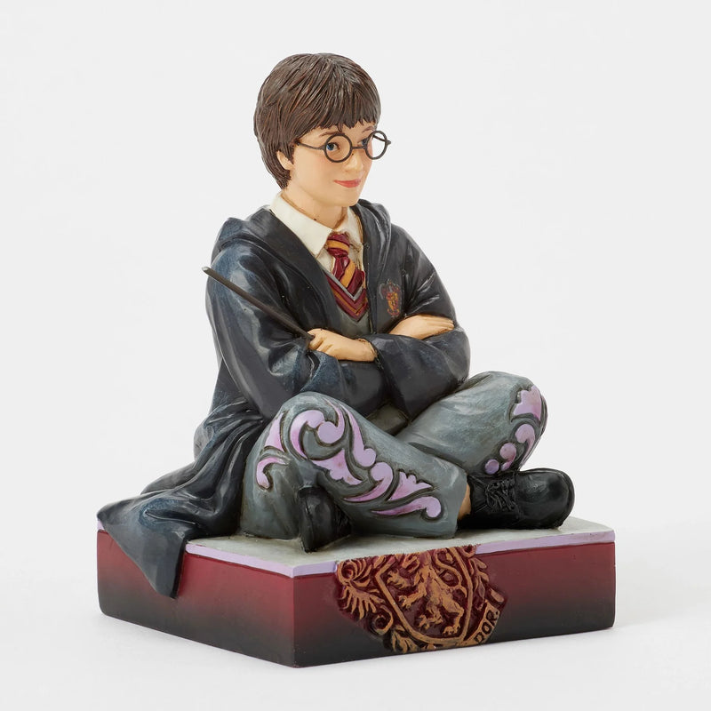 Figurine Harry Potter assis avec baguette – Collection Jim Shore
