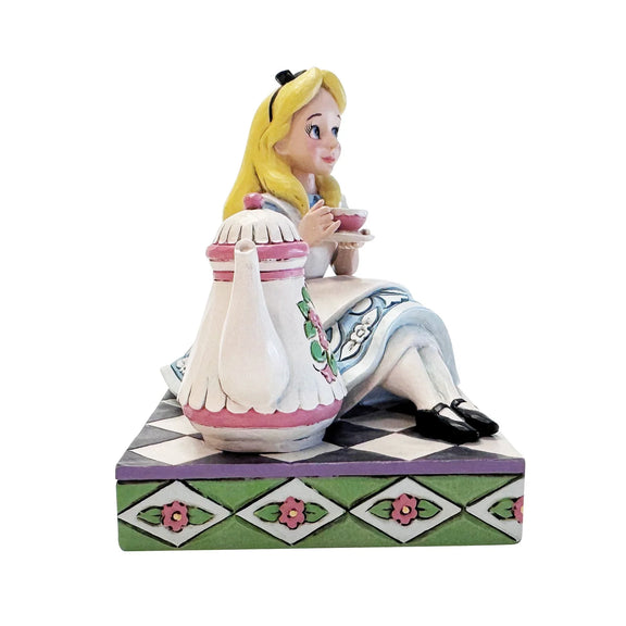 Figurine Disney Traditions Jim Shore, Alice au Pays des Merveilles à l'heure du thé