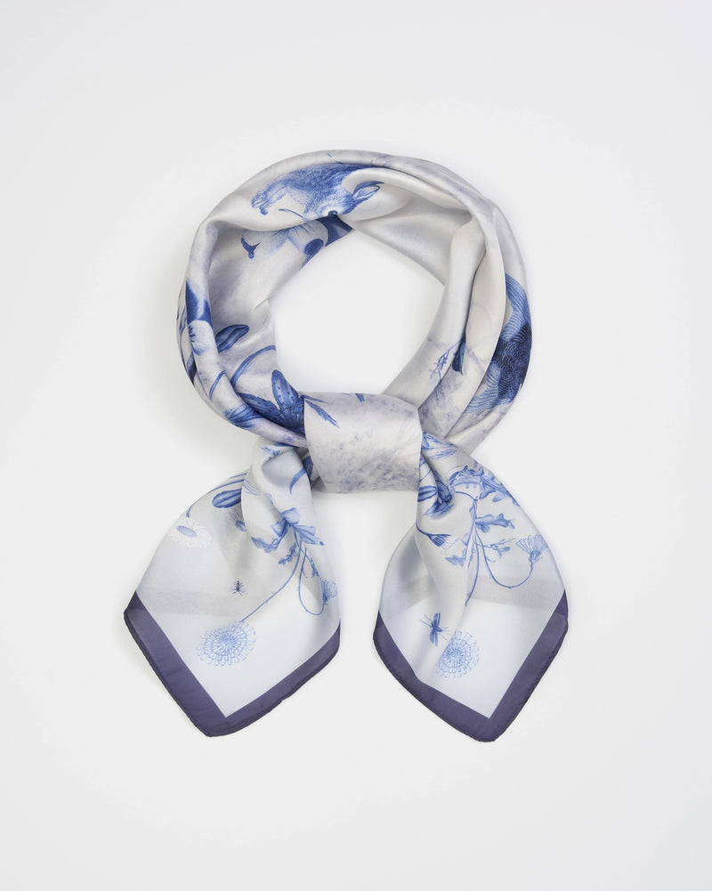 Foulard carré Fable England – Running Bunny Blue