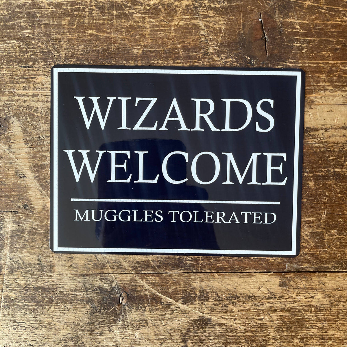 Plaque métal Wizards Welcome Muggles Tolerated