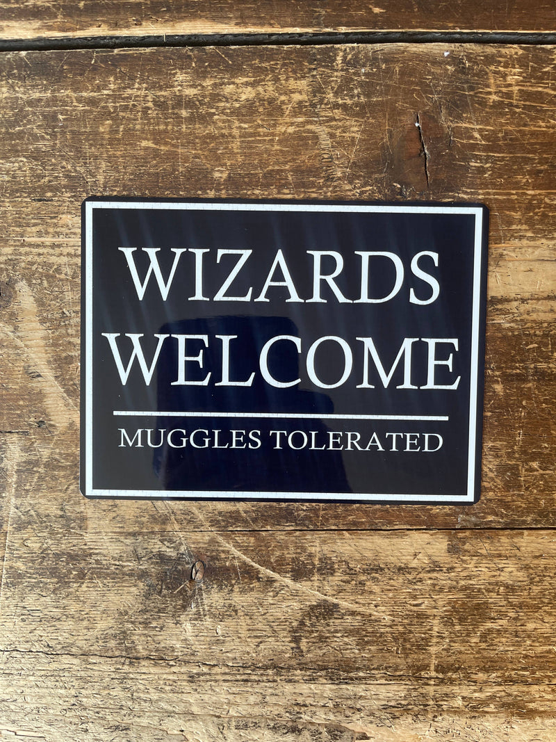 Plaque métal Wizards Welcome Muggles Tolerated