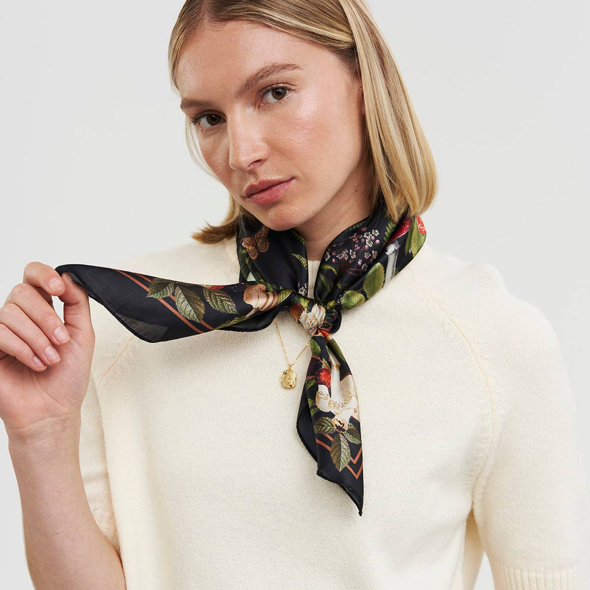 Petit foulard carré Orla Champignons noir - Fable England