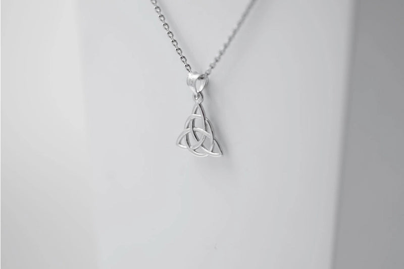 Collier Triquetra en argent 925 – Symbole celtique