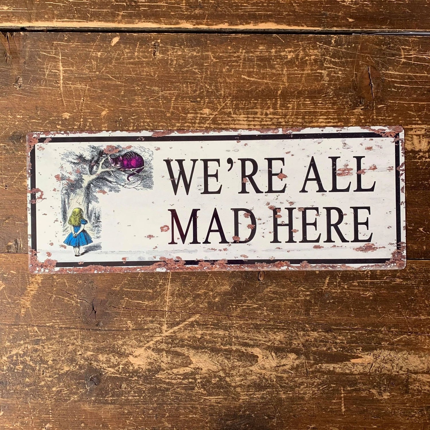 Plaque métal Alice au Pays des Merveilles – “We’re All Mad Here” – 2 formats