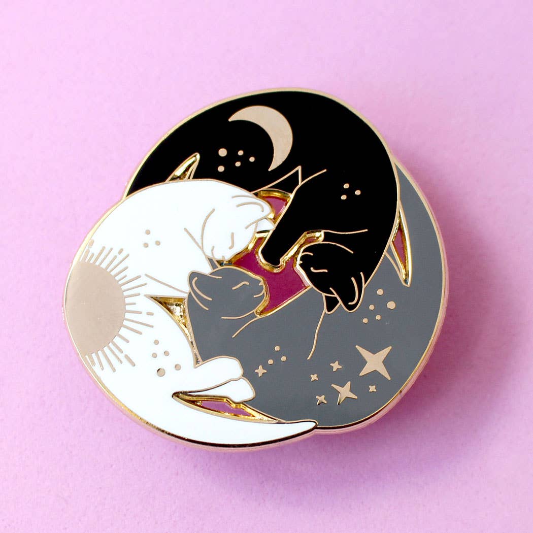 Pin’s Trio de Chats – Soleil, Lune & Étoiles