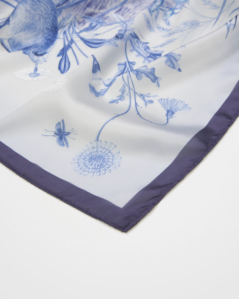 Foulard carré Fable England – Running Bunny Blue